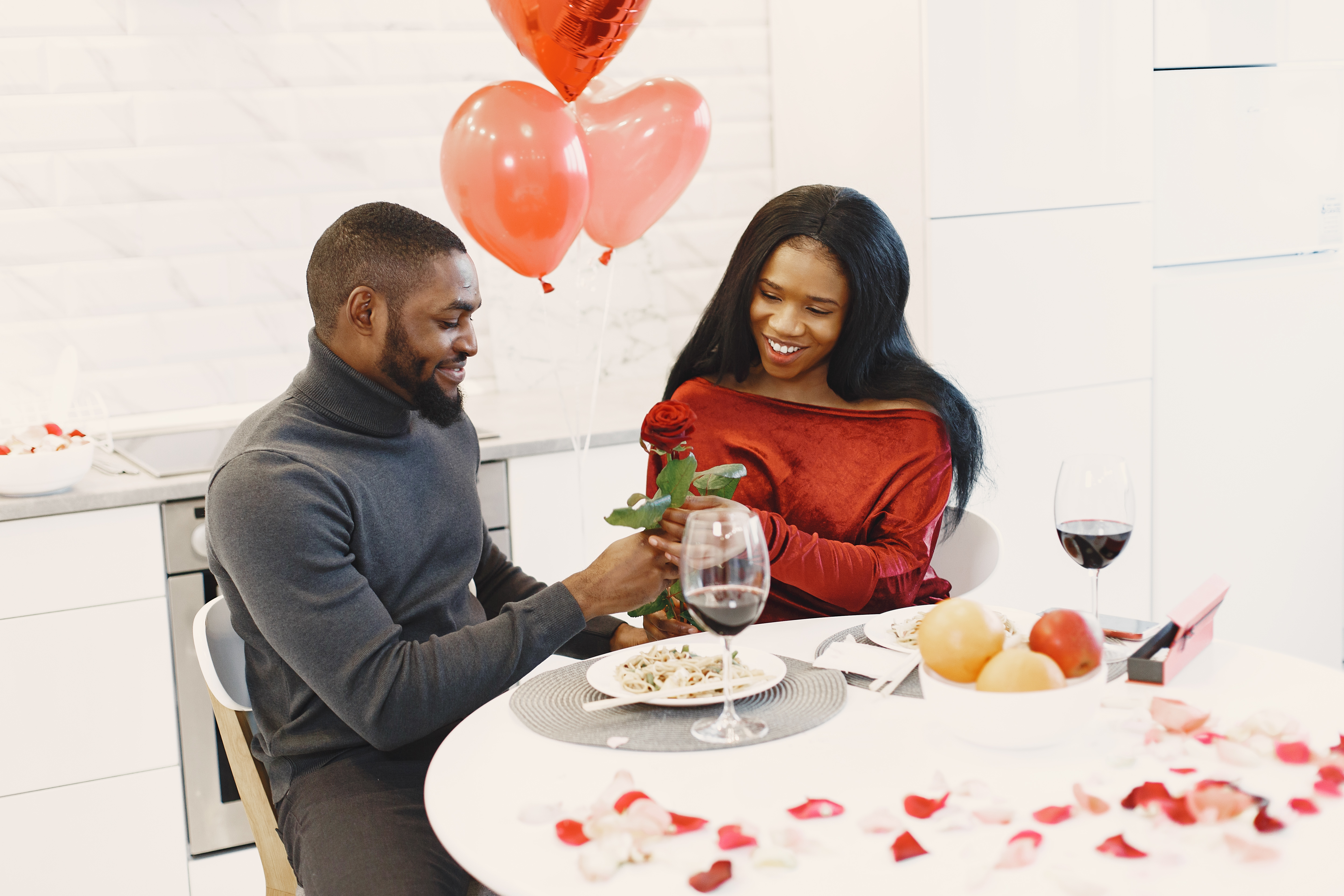 Navigating the First Date: Tips for a Successful Encounter